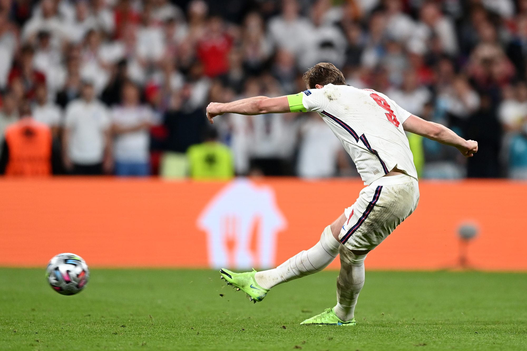 关于意大利杯赛后走向成谜，本菲卡官宣签约，话题不断，临场指挥获称赞的信息