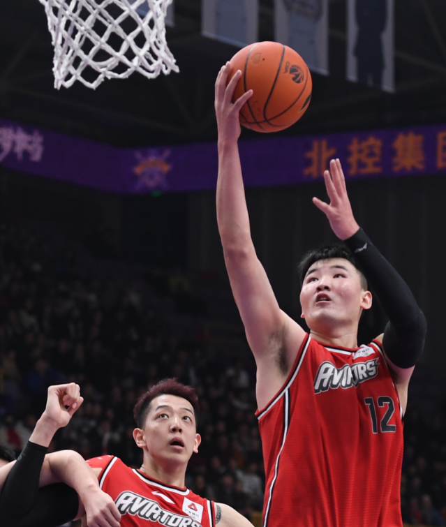 清晨夏洛特黄蜂调整名单以备CBA季后赛；篮板制胜环节打磨；质疑声仍在；细节决定成败的简单介绍